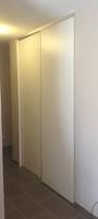 placard de couloir avec portes coulissantes